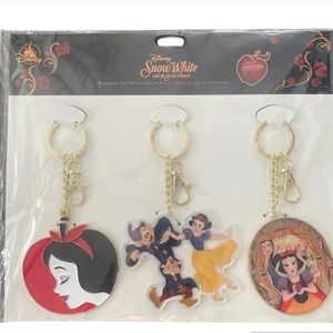 NWT SET SNOW WHITE BAG CHARMS